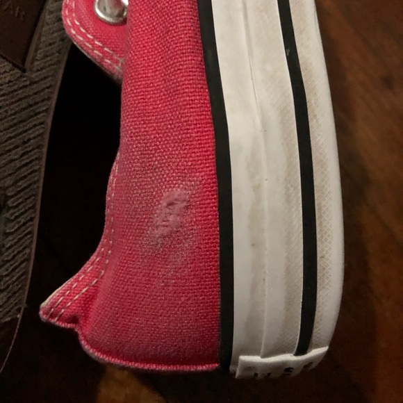 Pink Converse, small tear - Picture 3 of 8